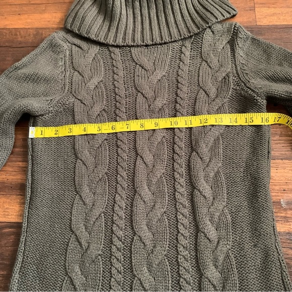 VENUS Green Cable Knit Turtleneck Sweater - Picture 5 of 12